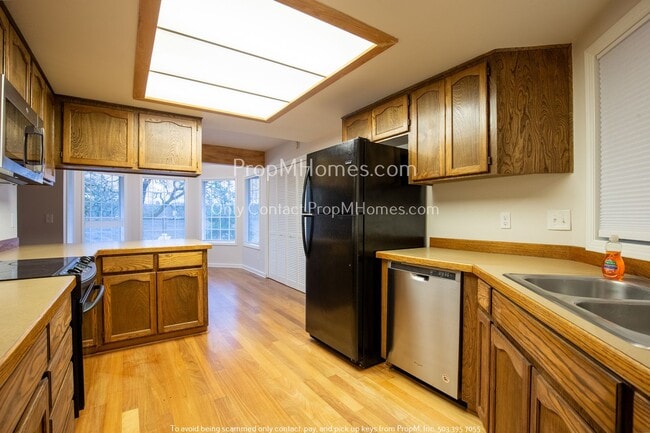 Photo - Three Bedroom Plus Bonus In West Linn - Sunset!