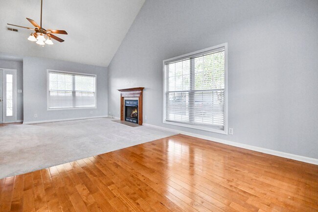 Photo - Three Bedroom with Bonus and Pool! Casa