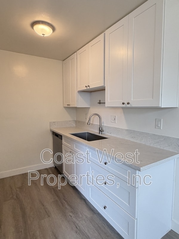 Photo - 1057-1063 1/2 Missouri St - 1061