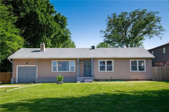 Building Photo - 1861 W Deane St