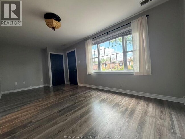 Photo - 2374 Meighen Rd