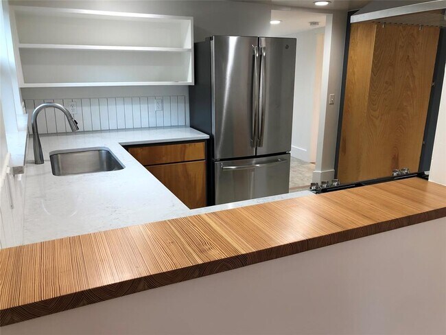 Photo - 2004 Rosewood Ave