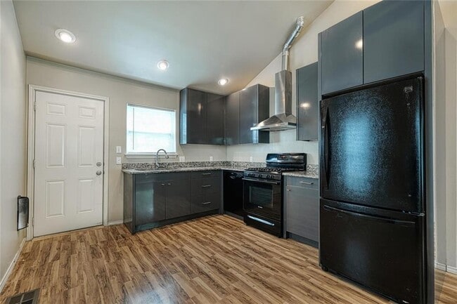 Photo - 2705 La Mesa Dr