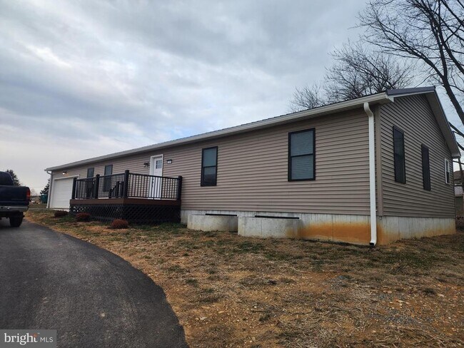 Photo - 235 Hickory Ln