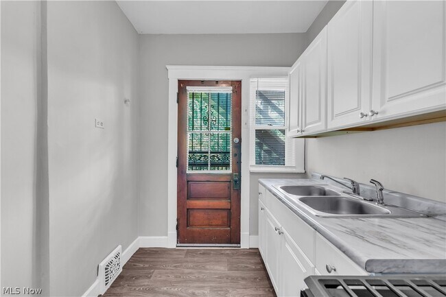 Photo - 1321 W 85th St Unit 2