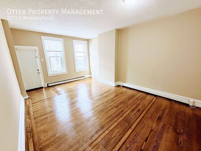 Photo - 2071 E Monmouth St House