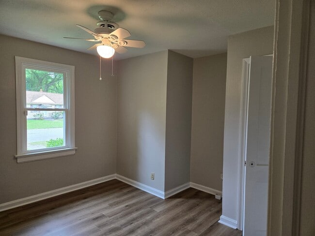 Building Photo - 1115 Stewart Dr
