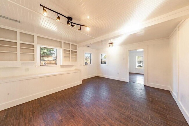 Photo - 2215 18th St