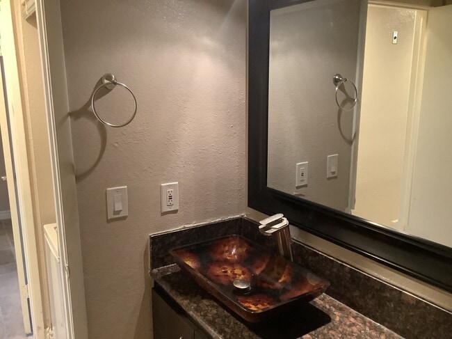 Photo - 490 Elm Dr Unit 103