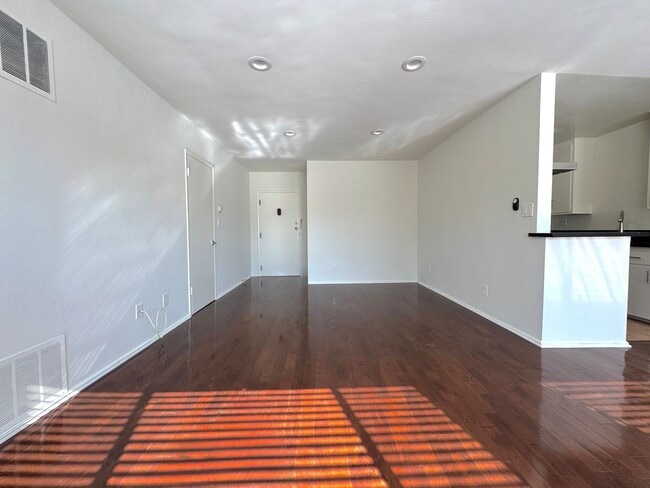 Photo - 1159 N Curson Ave Unidad 11