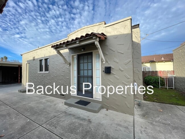 Building Photo - 249 Geil St Unit B