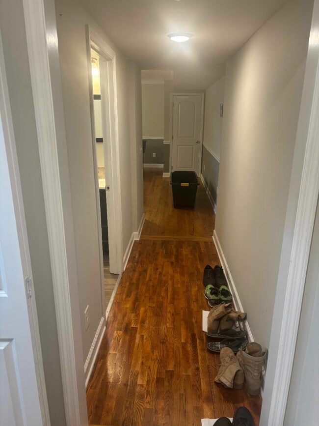 Building Photo - 23 E 2nd St Rental