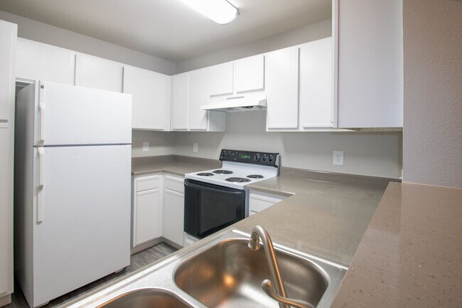 Photo - Wyndham Apartments