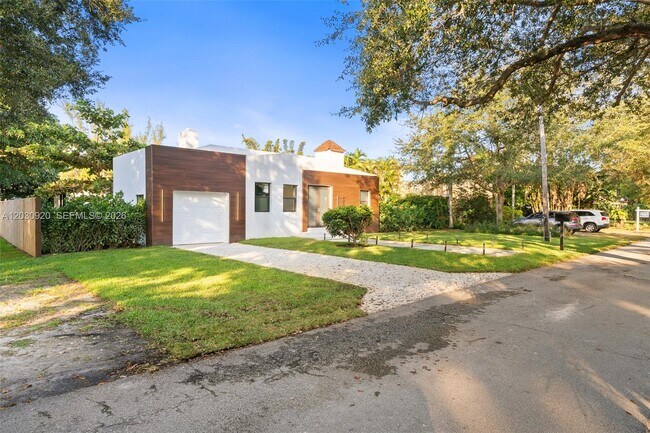 Photo - 665 NE 117th St