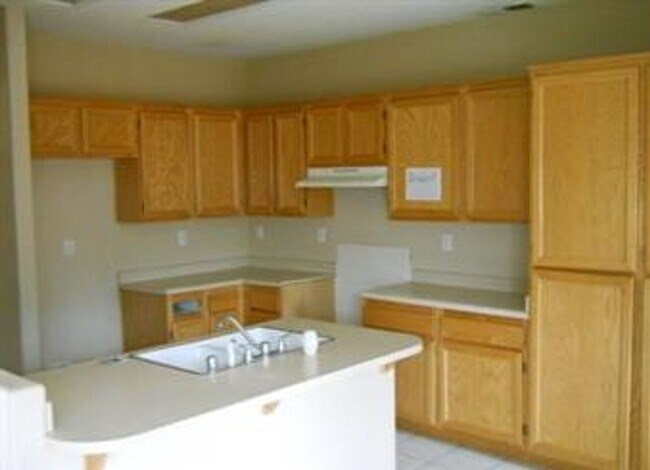 Photo - 650 Laxford Rd