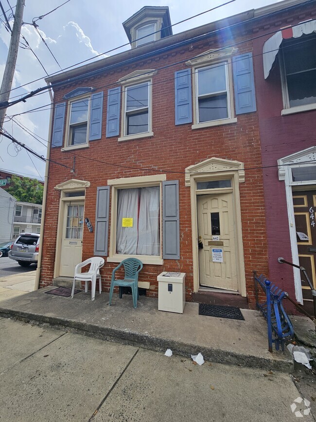 Building Photo - 642 Columbia Ave Rental