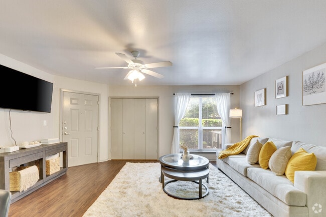 Building Photo - Forest Park Rental