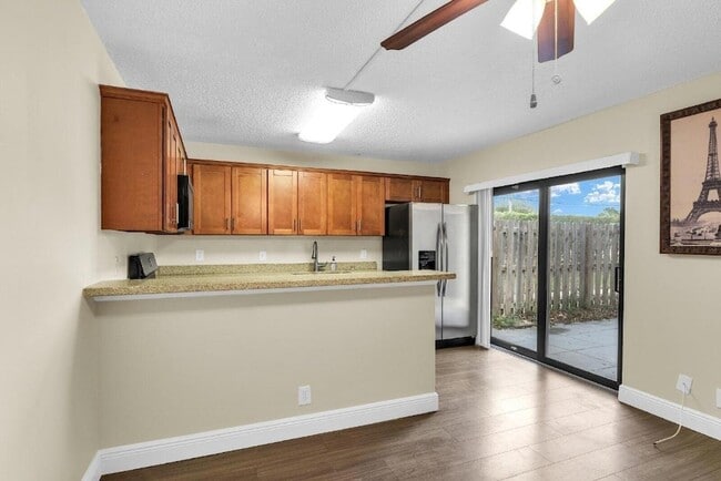 Photo - 2333 Waterside Dr