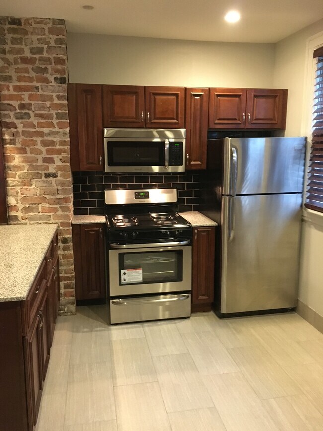 Photo - 76 Cottage St Unidad Lower Apartment