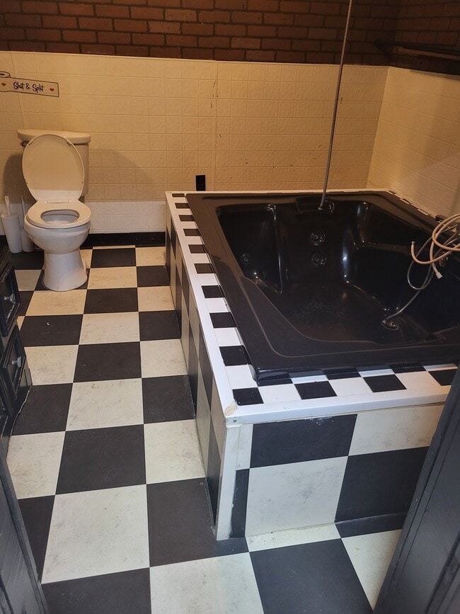 garden tub - 8636 Gina Ln Unit 8636 b gina lane