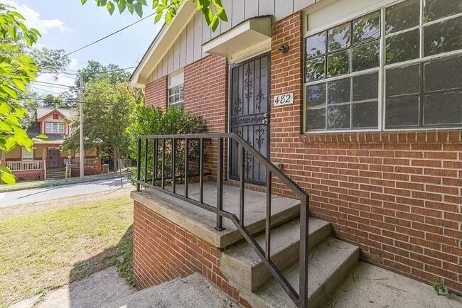 Photo - 482 Arthur St SW
