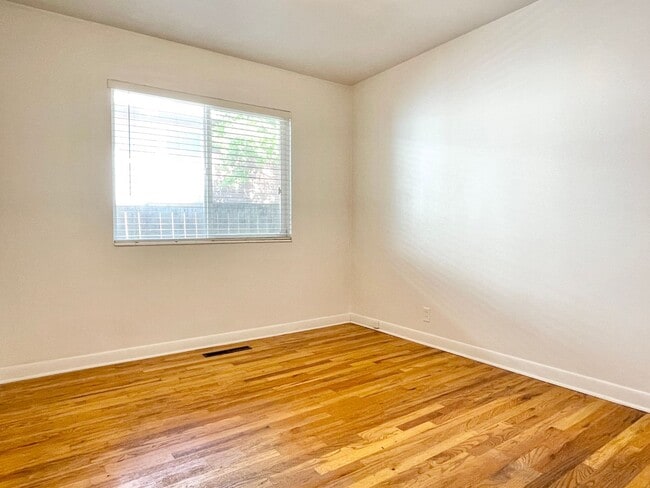 Photo - 1170 Westminster Ave Unidad B