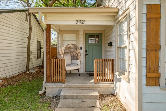 Photo - 3921 Maple Ave