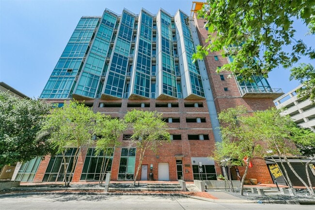 Building Photo - 2000 Bagby St Unit 9415