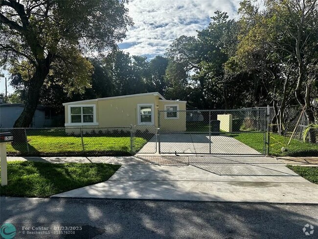 Building Photo - 1518 NW 11th St Rental