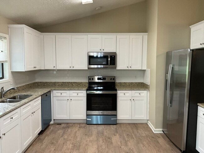 Photo - 4026 Leicester Dr NE