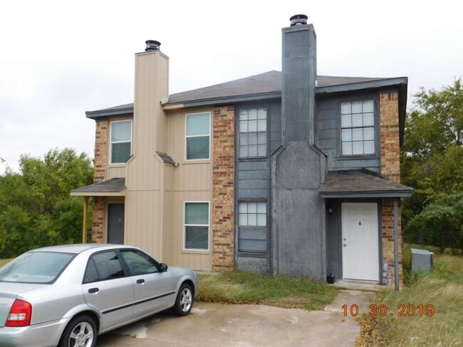 Building Photo - 910 N 7th St