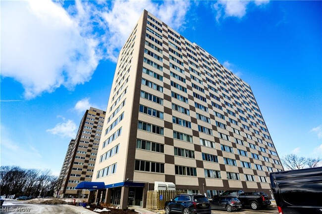 Building Photo - 12520 Edgewater Dr Unit 306