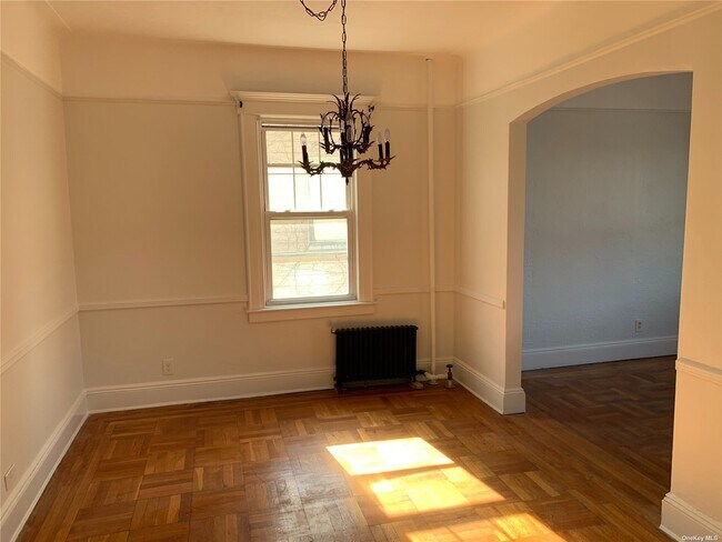 Photo - 1861 W 12th St