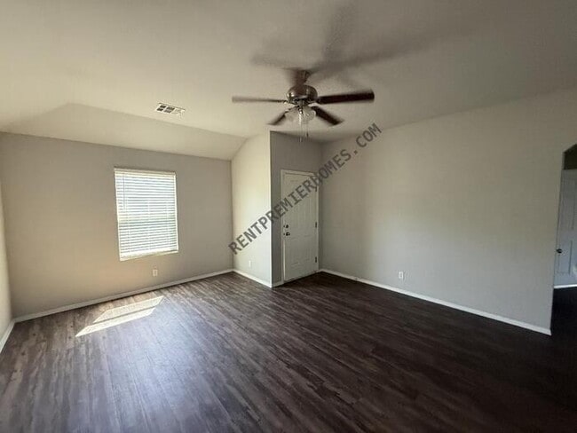 Photo - 2800 E Quincy St