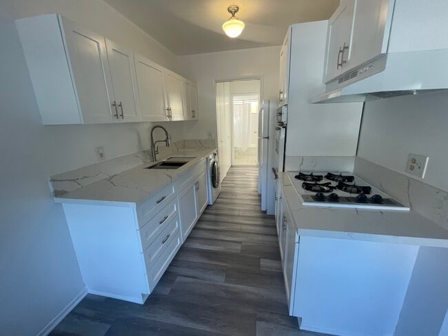 kitchen unit 3 - 1030 Idaho Ave