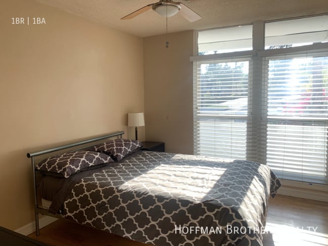 Photo - 6873 Franklin Ave Unidad 205