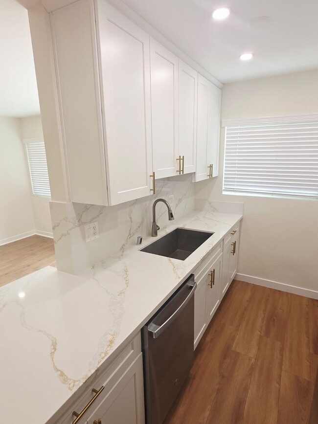 Photo - 561 E Orange Grove Ave Unidad D