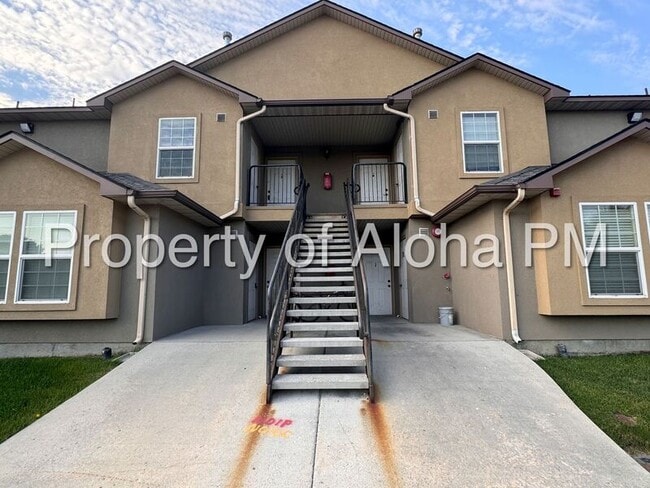 Building Photo - 1057 W Pine Ave