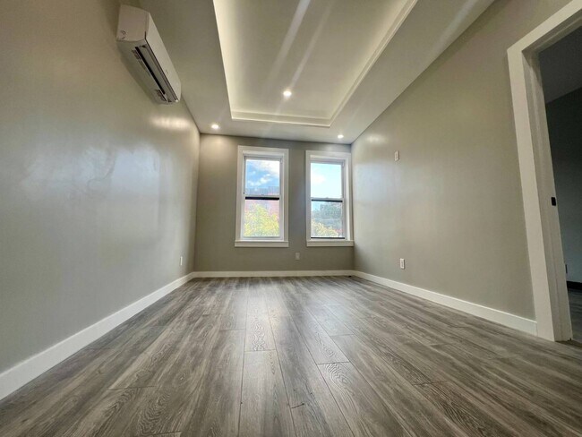 Photo - 81-05 Northern Blvd