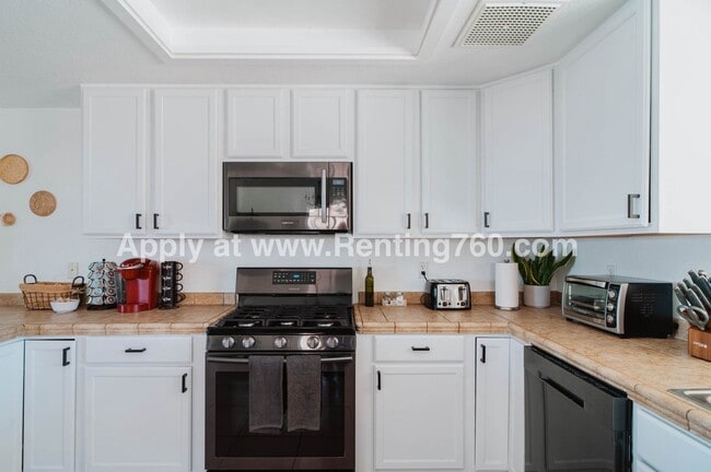 Photo - Huge 3 Bed 2 Bath Home With Spectacular City Views!