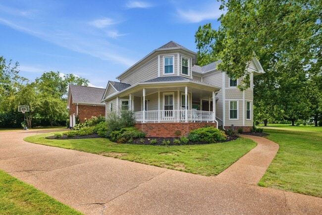 Photo - 1733 Carriage Ct