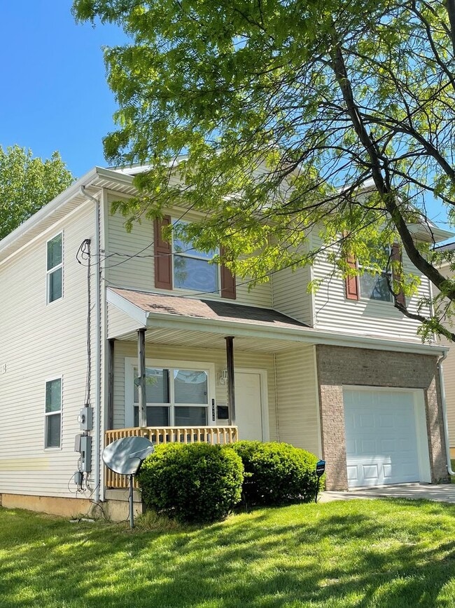 Photo - 1010 E Main St House