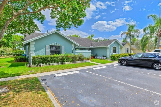 Building Photo - 4332 NW 120th Ln Rental