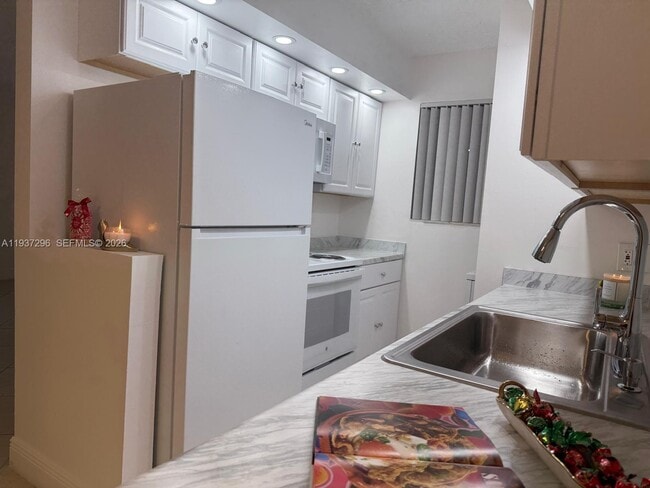 Building Photo - 523 Trace Cir Unit 105