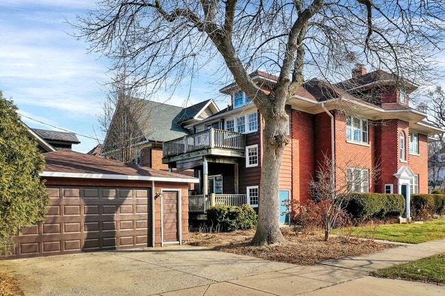 Photo - 32 N Ashland Ave Unit #2