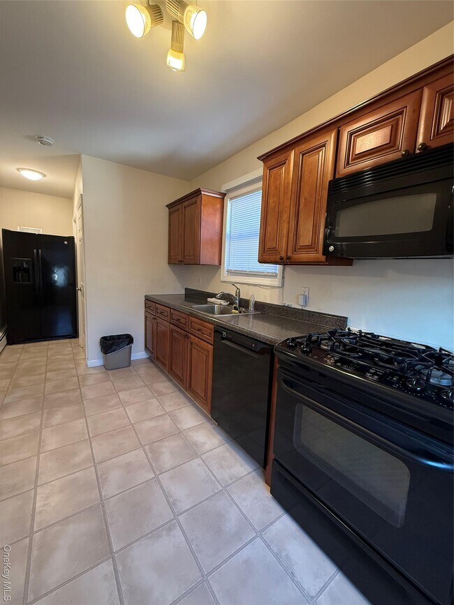 Photo - 283 Houston Ave Unidad 1st floor