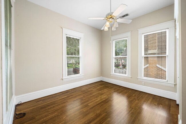 Photo - 1651 Cortlandt St