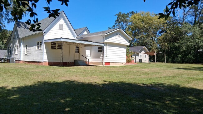 Photo - 180 Main St