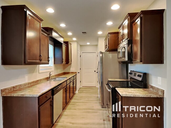 Photo - 2945 Lily Way