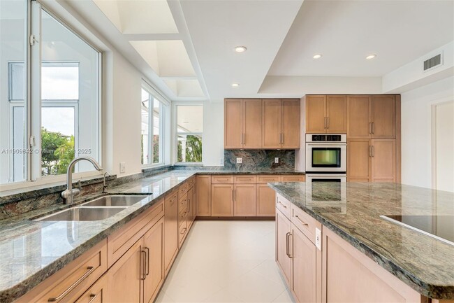 Photo - 13032 Mar St